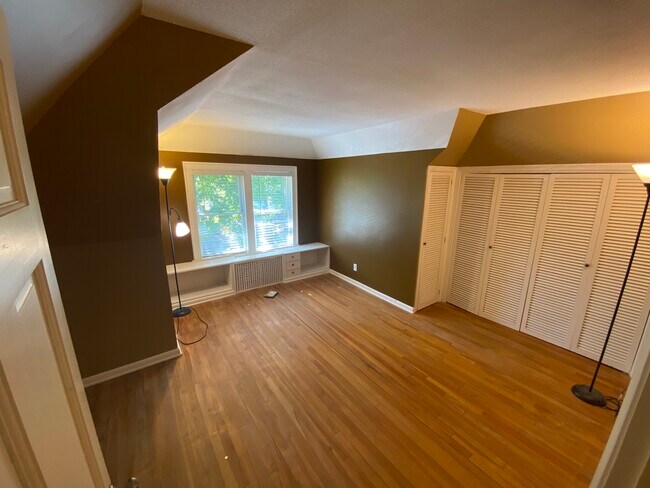 Building Photo - 3241 Girard Ave S