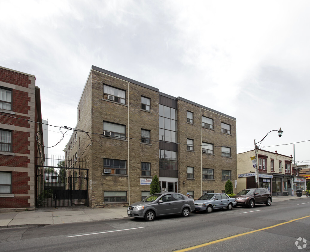 Primary Photo - 818 Broadview Ave