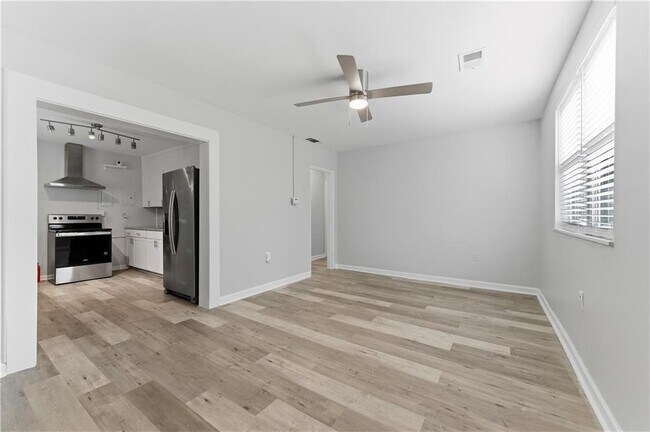 Building Photo - 1307 Elizabeth Ave SW