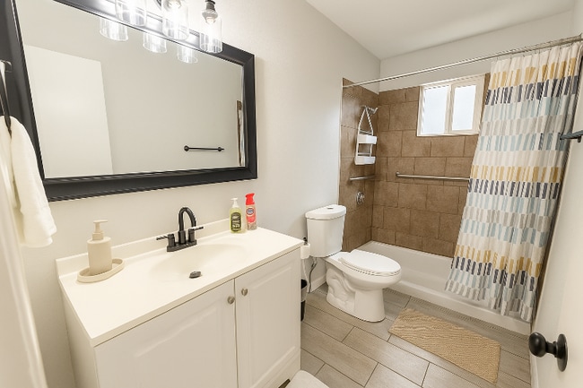 Building Photo - 1630 E 12th St