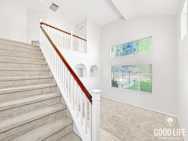 Foto del edificio - Foothill Ranch 3BR | Private Backyard, 2-Car Garage & Community Pool + Jacuzzi