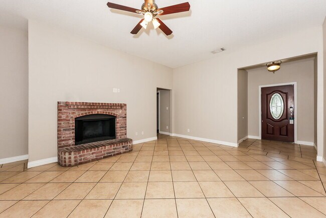 Foto del edificio - 8145 Tanner Ave