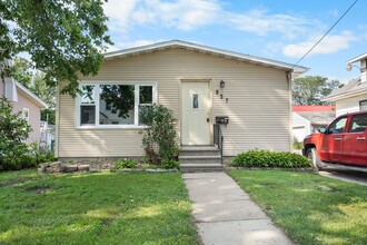 Building Photo - 827 Williston Ave