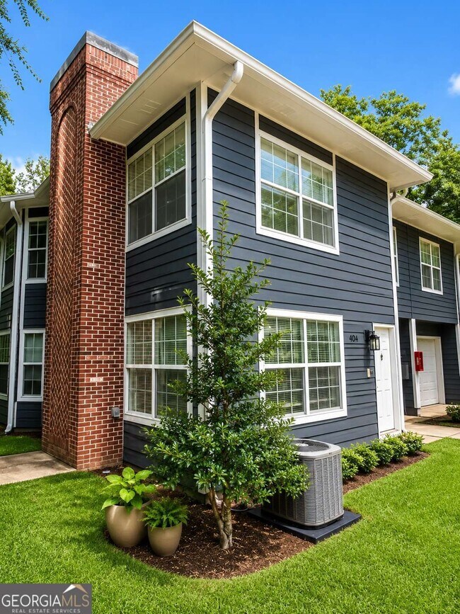 Foto del edificio - 1006 Heathmoor Ct