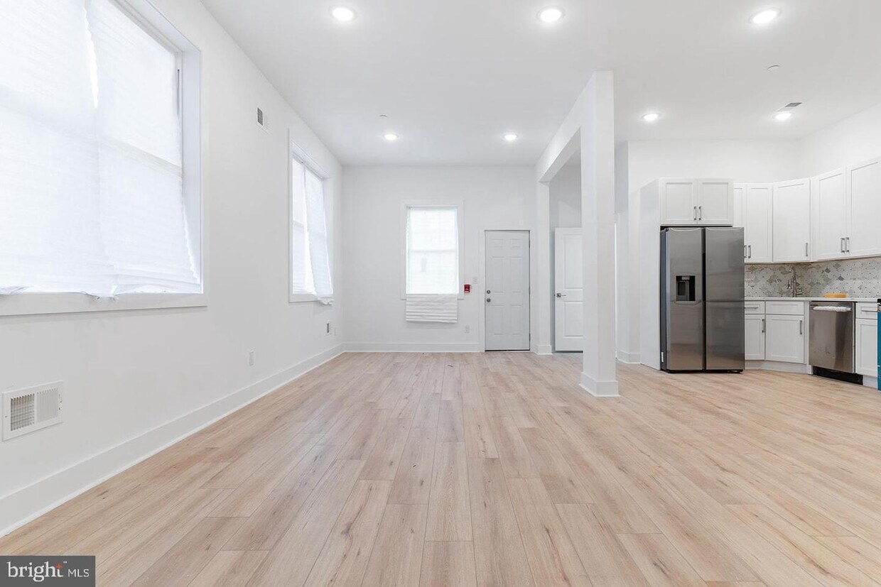 Primary Photo - 2100 N Hancock St