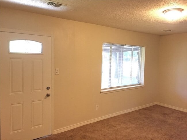 Building Photo - 707 Jack St