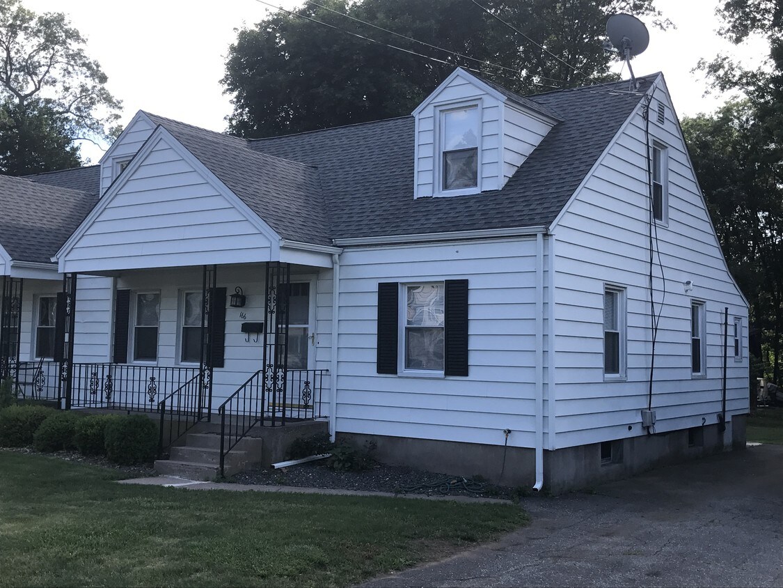 Primary Photo - 166 Irving St