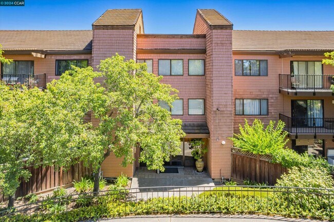 Foto del edificio - 25676 University Ct