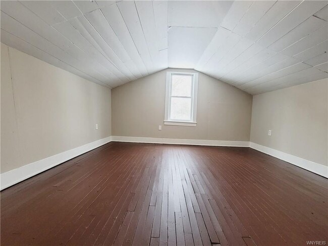 2nd floor bed 2 - 23 Pleasant St