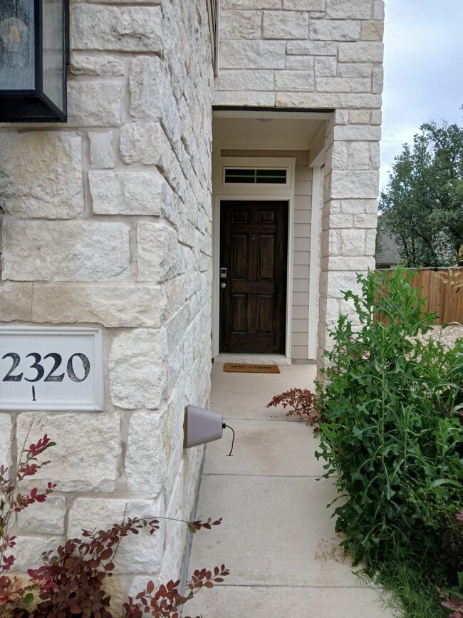 Building Photo - 2320 Calvert Dr