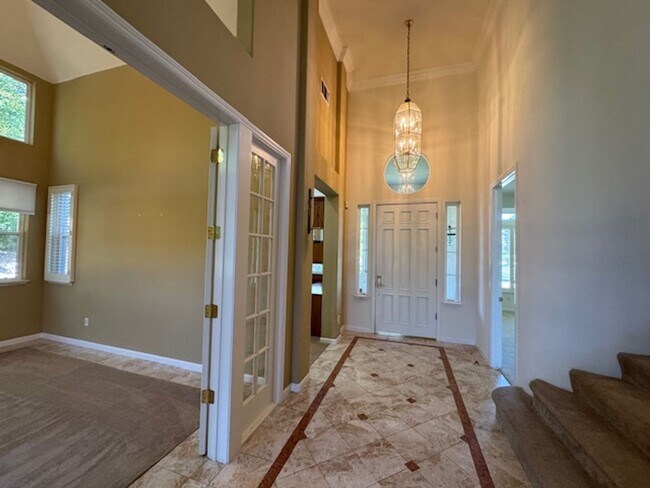 Foto del edificio - Gorgeous 5 bedroom + office, 4.5 bath Alam...