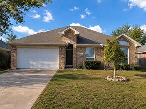 Building Photo - 1611 Windcastle Dr