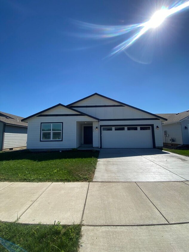 Foto principal - New Construction 3 Bed, 2 Bath House in Sp...