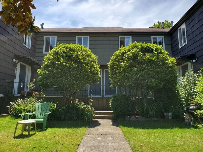 Building Photo - 305 NE 61st Ave