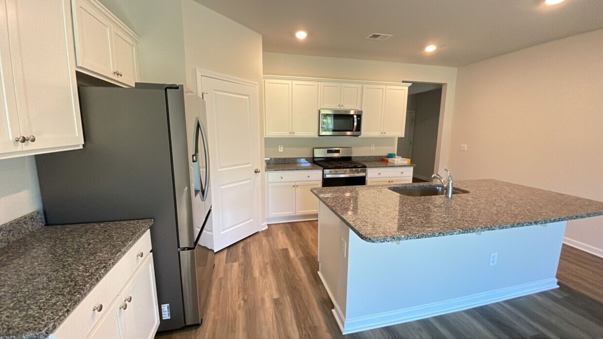 Primary Photo - New build 4 bedroom house in Market Commons