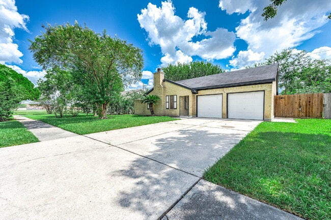 Building Photo - 10230 Trade Winds Dr