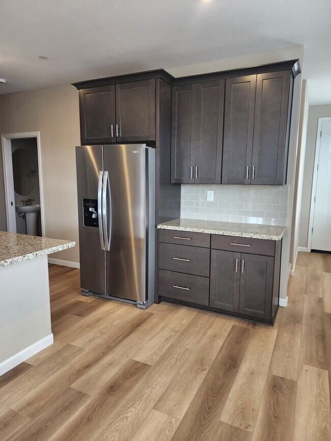 Building Photo - 4/2.5 Modern & Beautiful Townhome in Minden