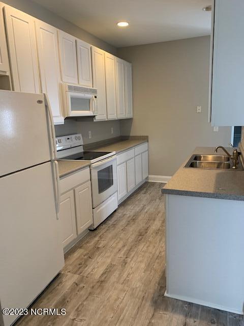 Foto del edificio - 1690 Honeybee Ln