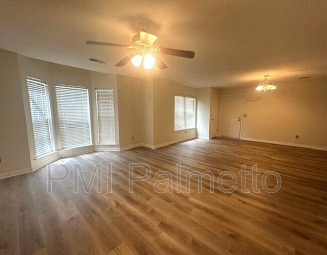 Foto del edificio - 61 Battery Walk Ct