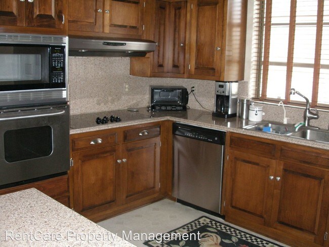 Building Photo - 9040 Bay Hill Blvd