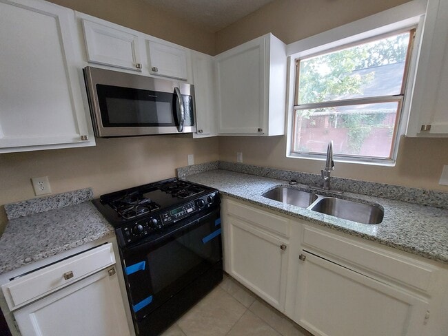 Building Photo - 2006 Heidt St