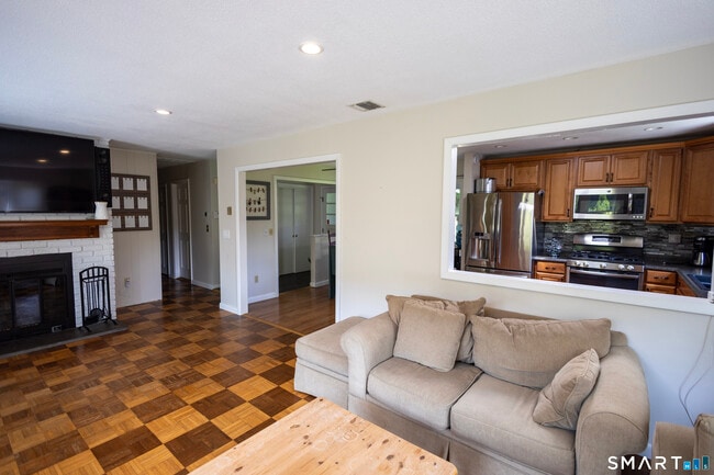 Building Photo - 18 Pinewood Shores