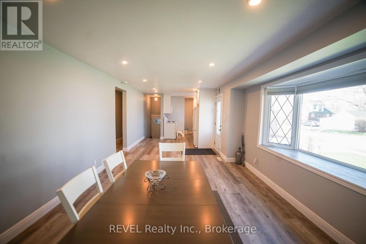 Photo principale - 8685 Roosevelt Ave