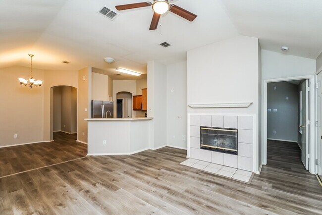 Foto del edificio - 5528 Spring Ridge Dr