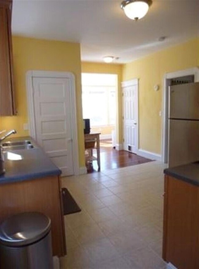 Building Photo - 18 Aberdeen Rd