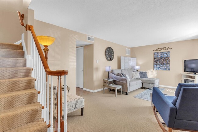 Building Photo - 1656 Herault Pl