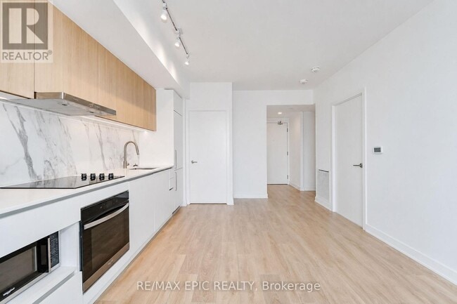 Building Photo - 1100 Sheppard Ave W