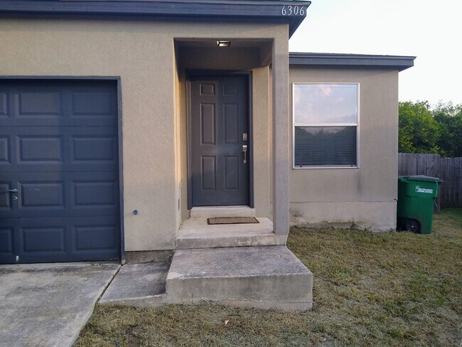 Parte frontal de la unidad - 6306 Green Top Dr