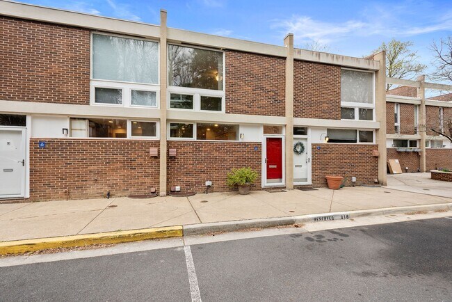 Building Photo - 11520 Hickory Cluster