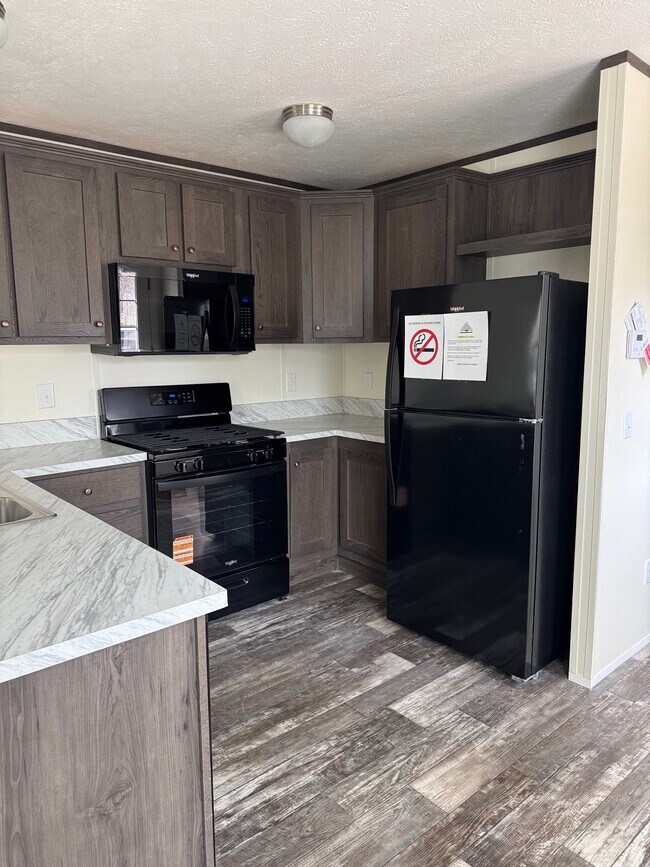 Foto del edificio - 7 Saratoga Dr