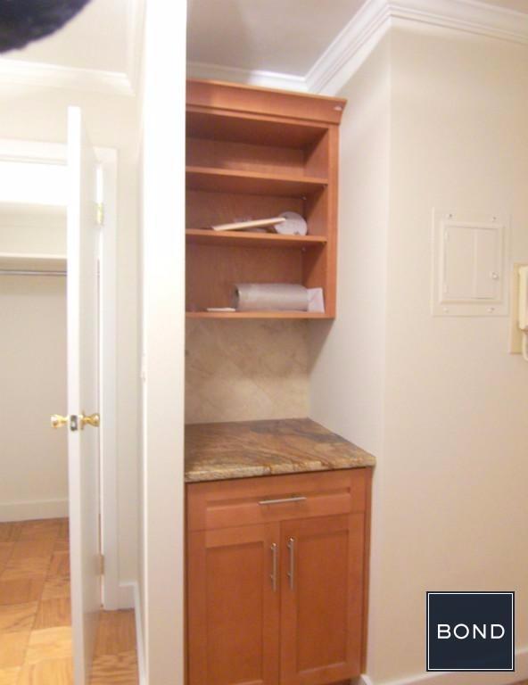 Building Photo - 204 E 77th St