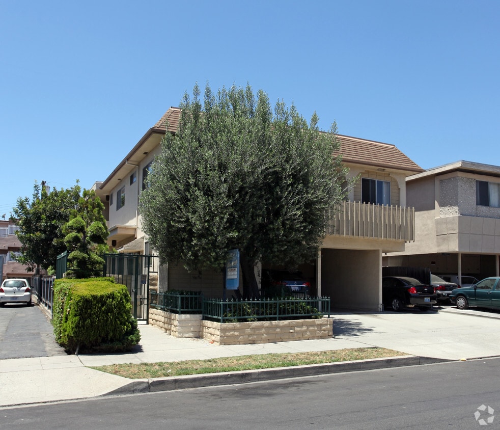 Primary Photo - 1555 S. Brockton Ave