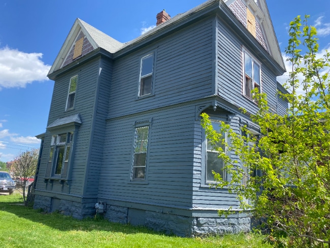 Building Photo - 1405 7th Ave