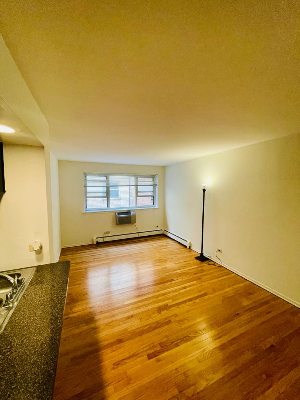 Photo - 535 W Briar Pl Apartment