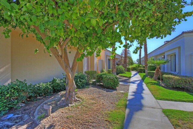 Foto del edificio - 54838 Oaktree, La Quinta, CA 92253 - 3 BR ...