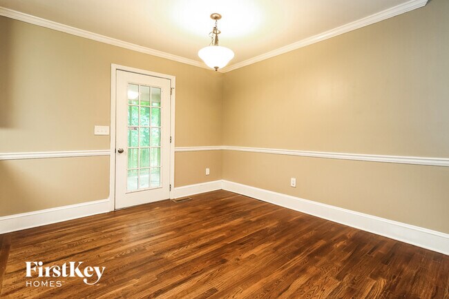 Foto del edificio - 5554 Emerald Way
