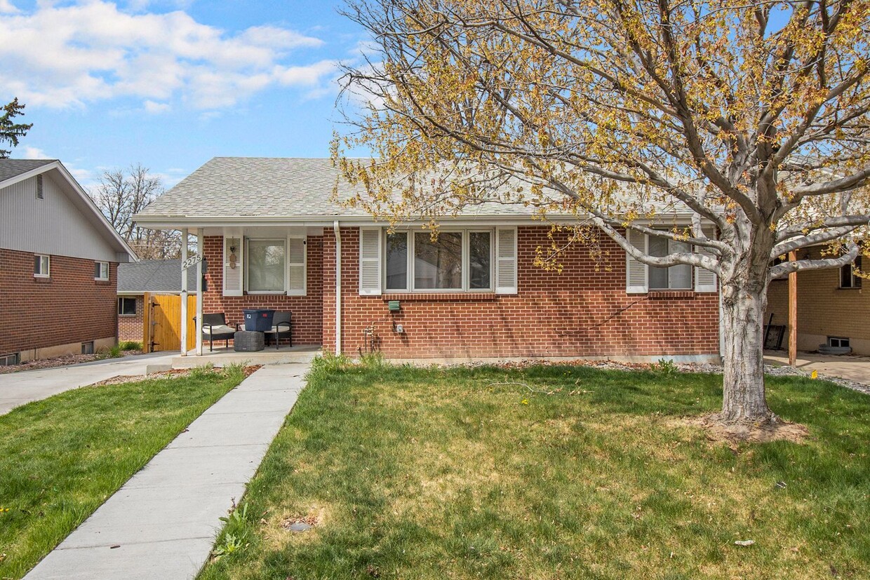 Primary Photo - Garden Level 2 Bed, 1 Bath Duplex Availabl...
