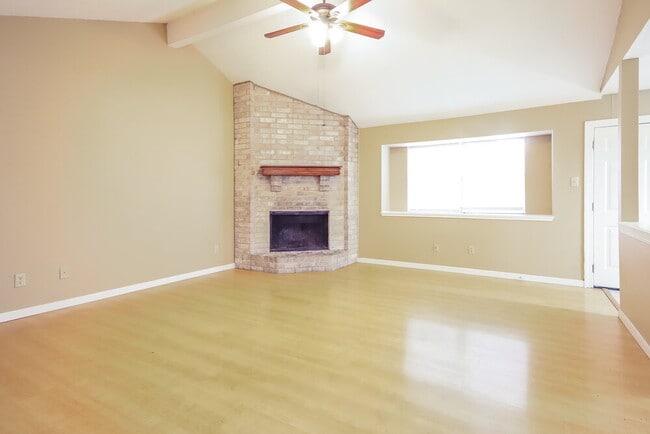 Building Photo - 16530 Quail Park Dr