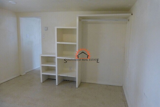 Foto del edificio - Need a home on budget - take a look!
