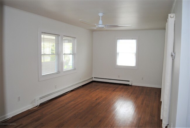 Building Photo - 1220 Maplewood Rd