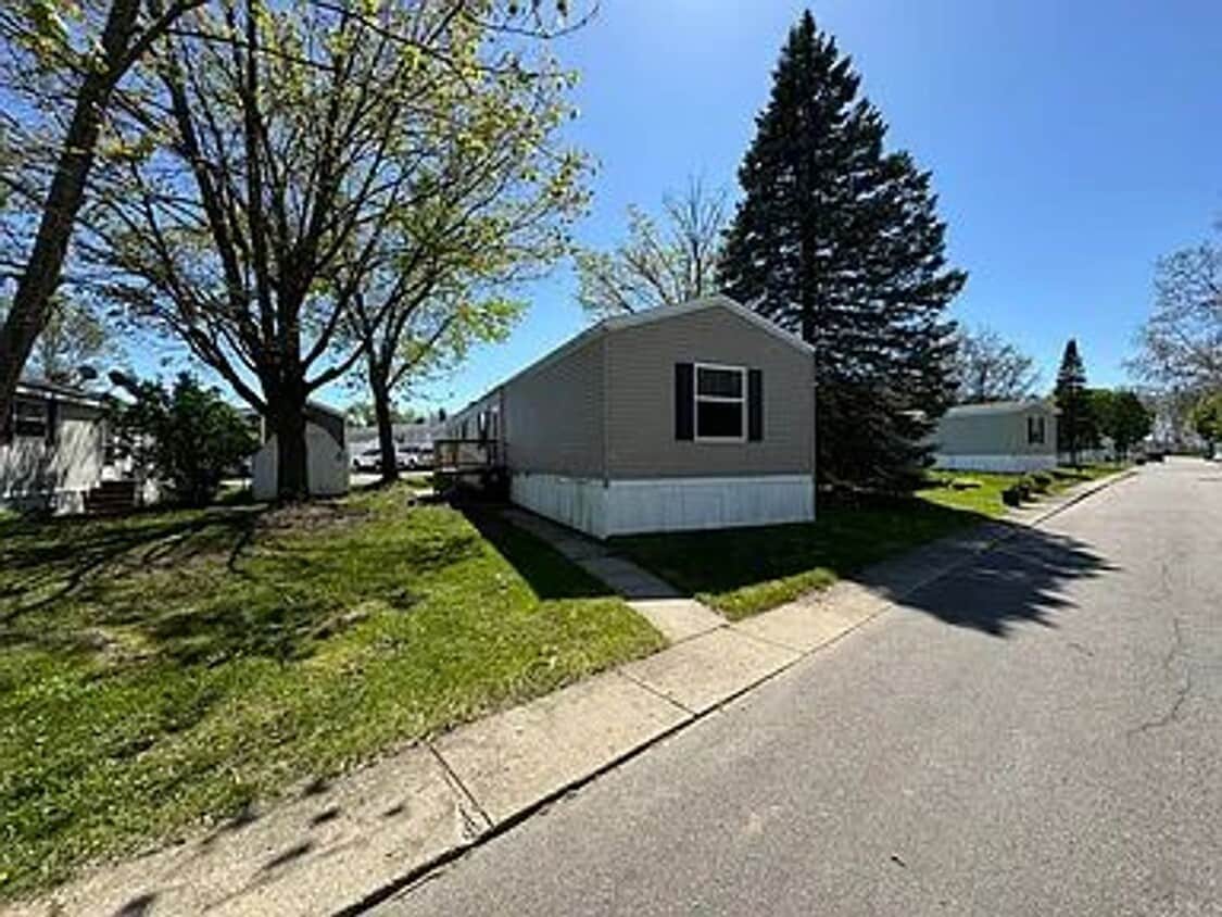 Primary Photo - 47 Bluebird Hill Dr