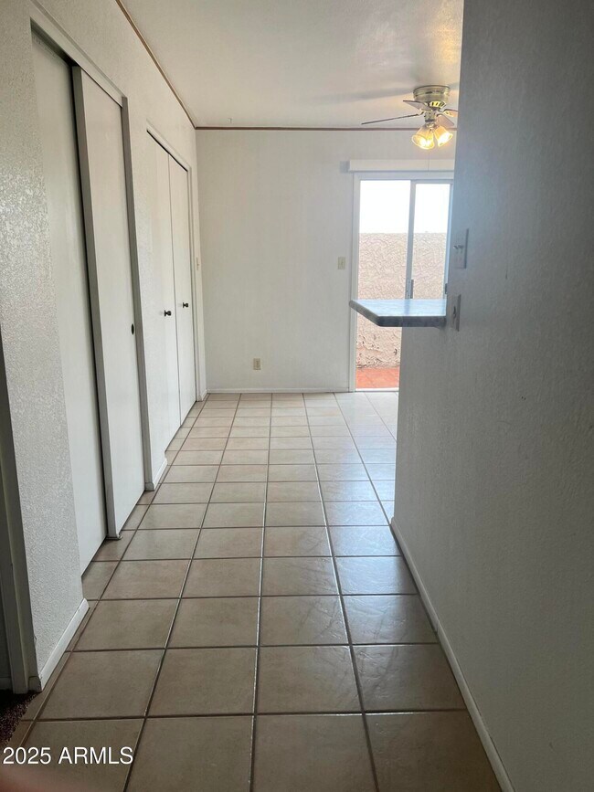 Foto del edificio - 99 N Cooper Rd