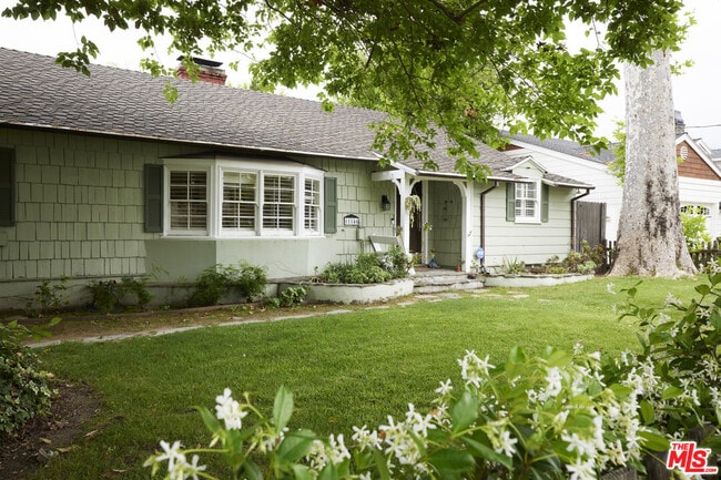 Foto del edificio - 11146 Valley Spring Ln