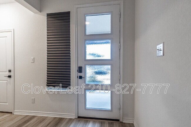 Foto del edificio - 9522 Reinhartz Wy