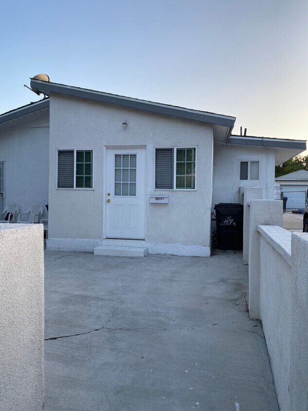 Primary Photo - 3017 Sentney Ave