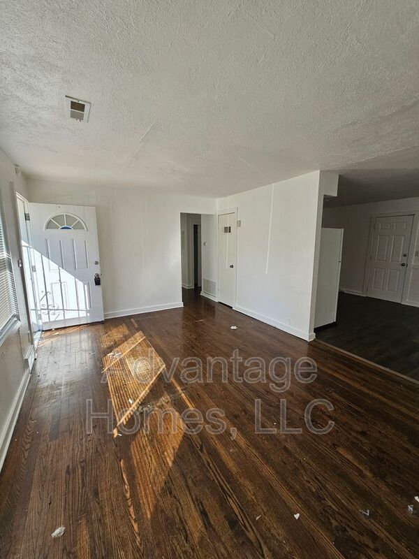 Building Photo - 11410 Palmer Ave